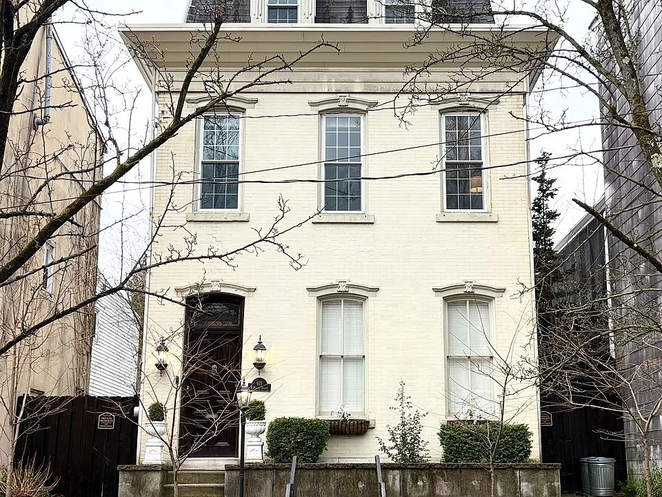 1st image of 615 W Market St