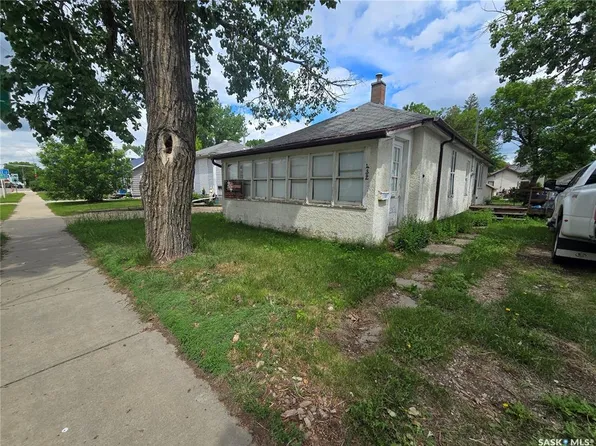 432 GOVERNMENT ROAD, Weyburn, SK S4H 0P6