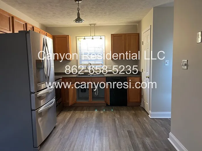 3 bed, 2.0 bath, 1650 sqft, $1,860 — Photo 2