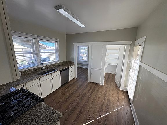 1584 E Thompson Kitchen 1_11112025