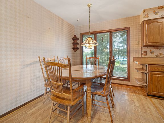 5th image of 1086 Hickory Ln