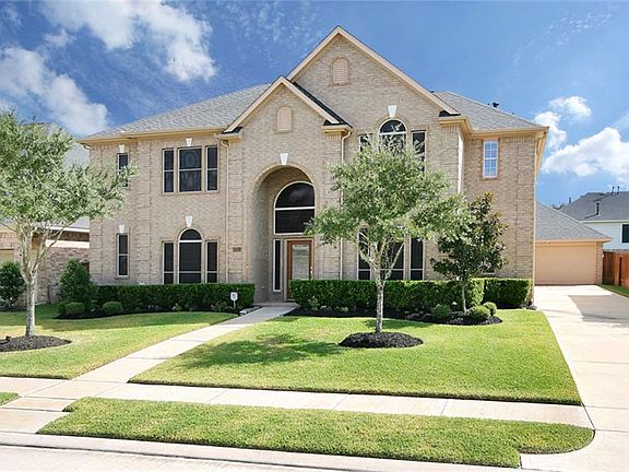 TRADITIONAL ELEGANCE & BEAUTIFUL LANDSCAPING UPON ARRIVING AT 13311 LARKHILL GARDENS LANE.