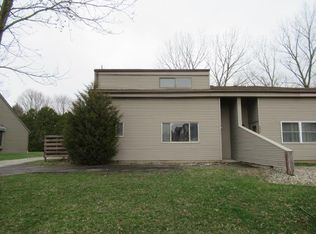 902 Hartwell Dr APT B, Savoy, IL 61874