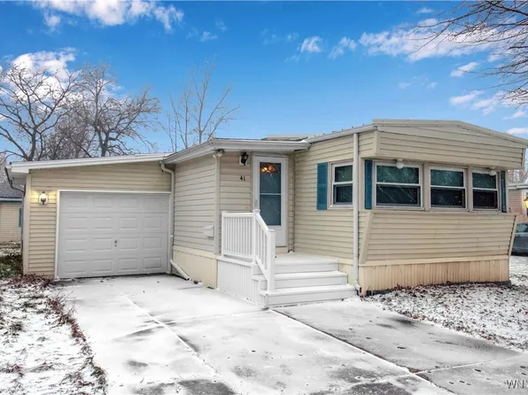 41 S Roxbury Dr, Hamburg, NY 14075