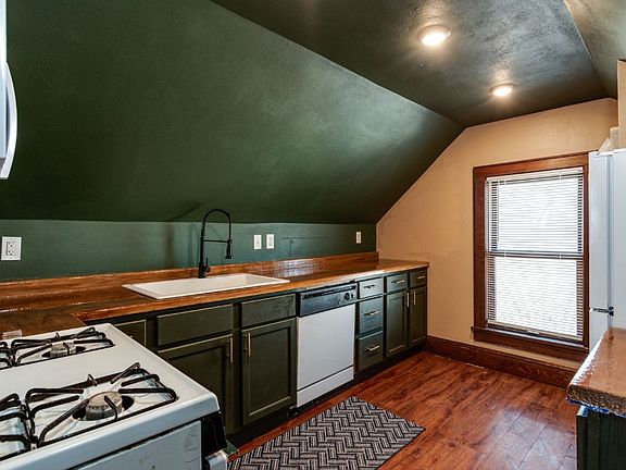 2nd image of 1322 E Dayton St #3
