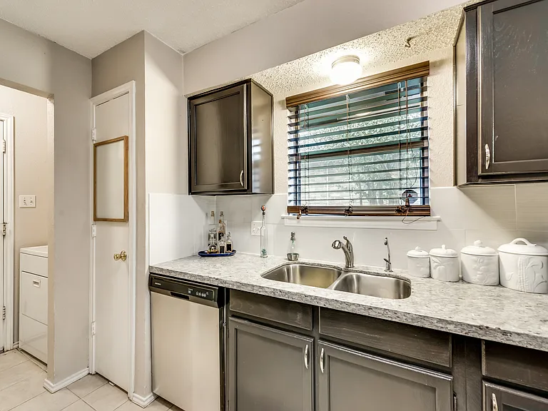 515 Anice Ln — Photo 10