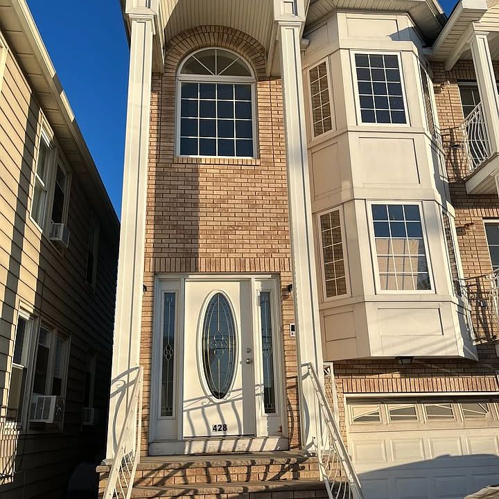 1st image of 428-430 S 5th St #2
