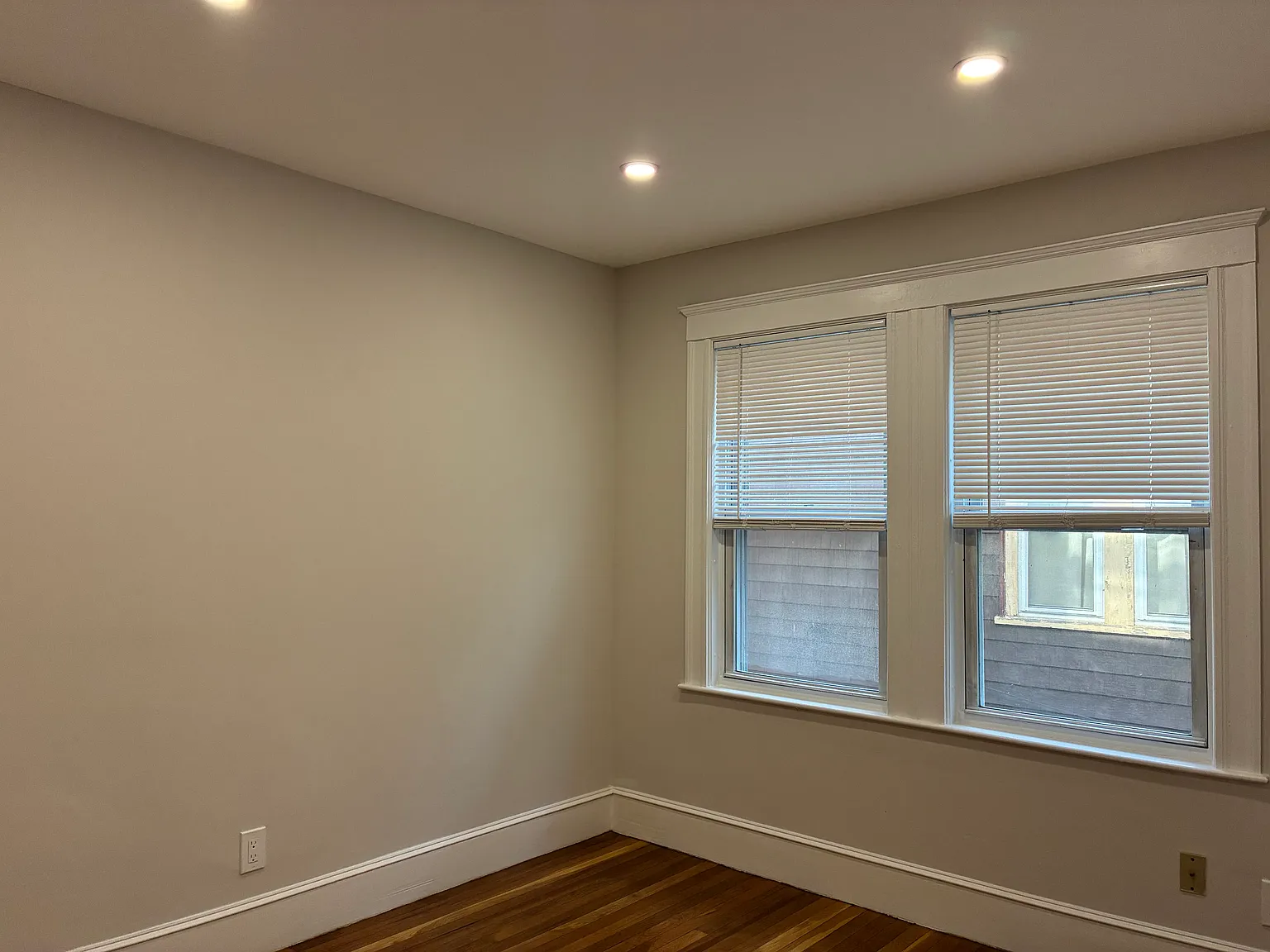 3 bed, 9999 sqft, $3,300 — Photo 3