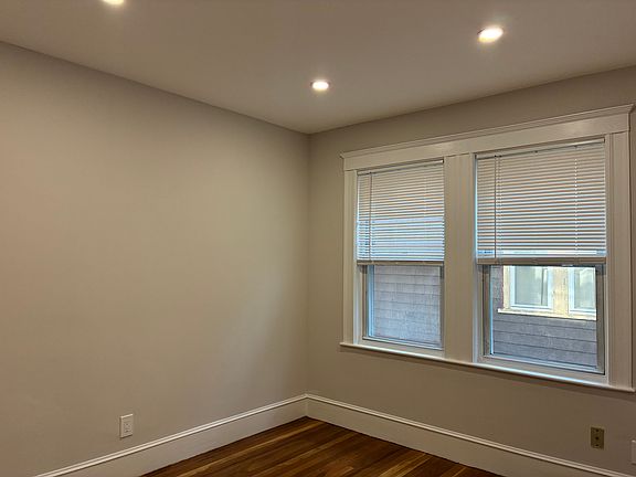 3rd image of 13 Romsey St #2B