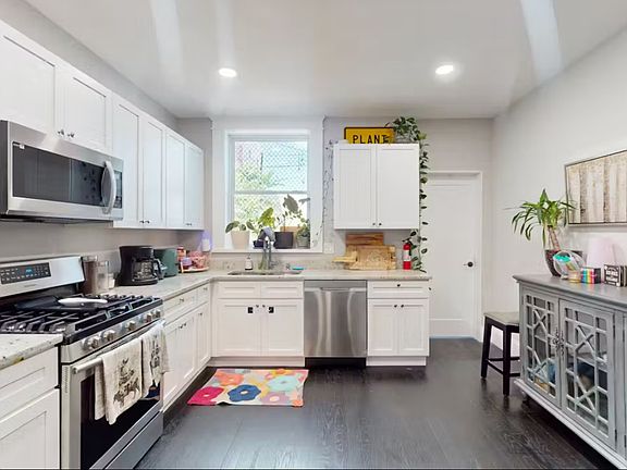 3rd image of 20 N Clinton St