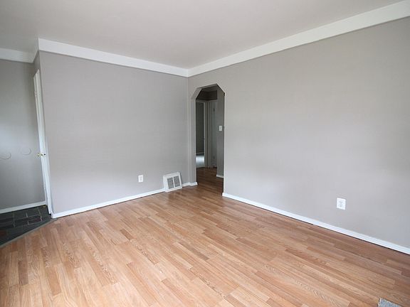 5th image of 26095 Pattow St