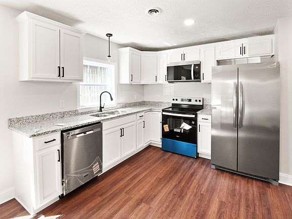5th image of 1401 Barberry Pl