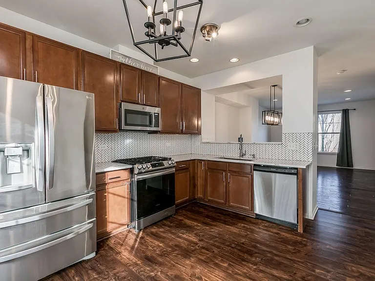 220 Laurel Ave — Photo 11