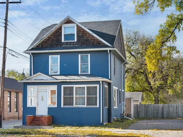 514 University Ave APT 4, Grand Forks, ND 58203