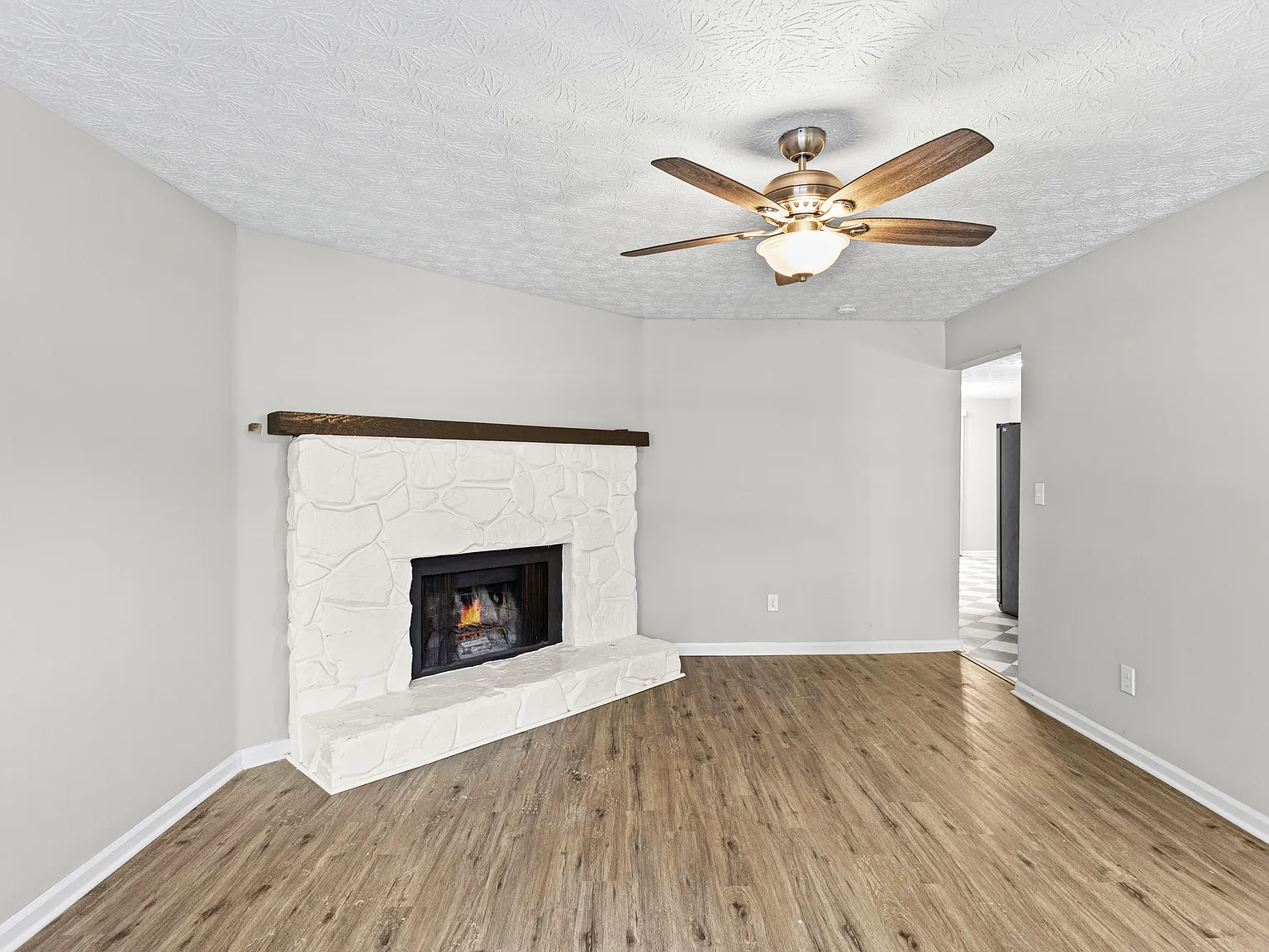2 bed, 1020 sqft, $1,900 — Photo 4
