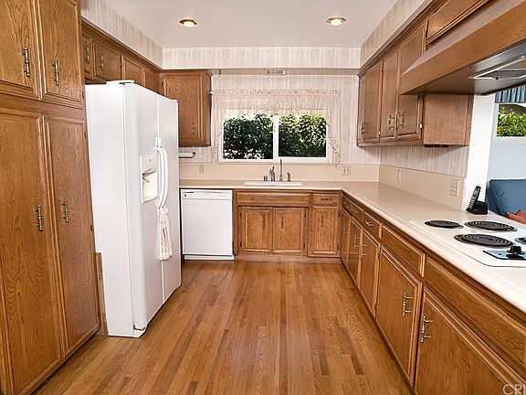 5th image of 9418 Gerald Ave