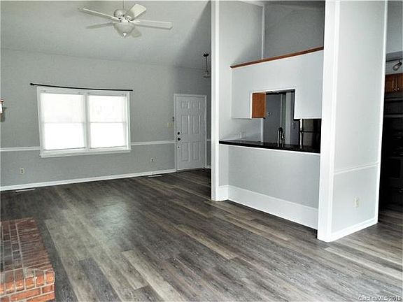 3rd image of 3517 Heather Ln