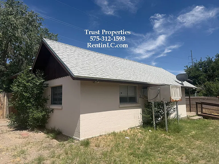 920 Texas Ave — Photo 1