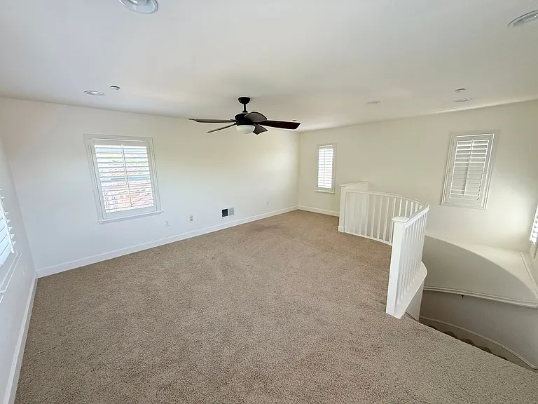 2327 Capistrello St — Photo 10