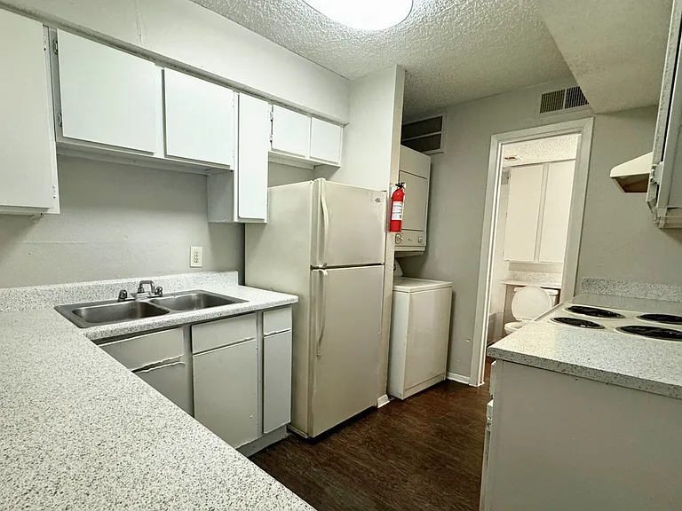 Santa Fe Apartments — Photo 24