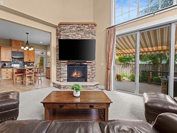 3rd image of 3034 N Holladay Dr