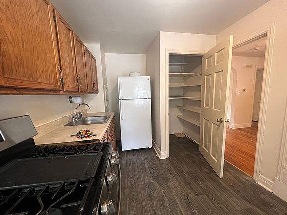 4th image of 8 Ryckman Ave Unit 2