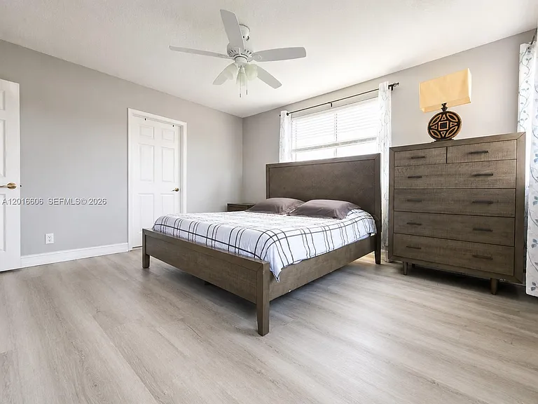 963 Falling Water Rd — Photo 4