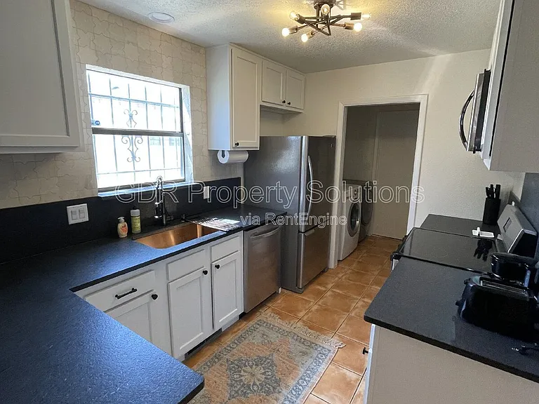 520 Ortiz Dr NE — Photo 8