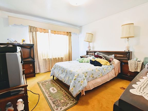 5th image of 2073 28th St