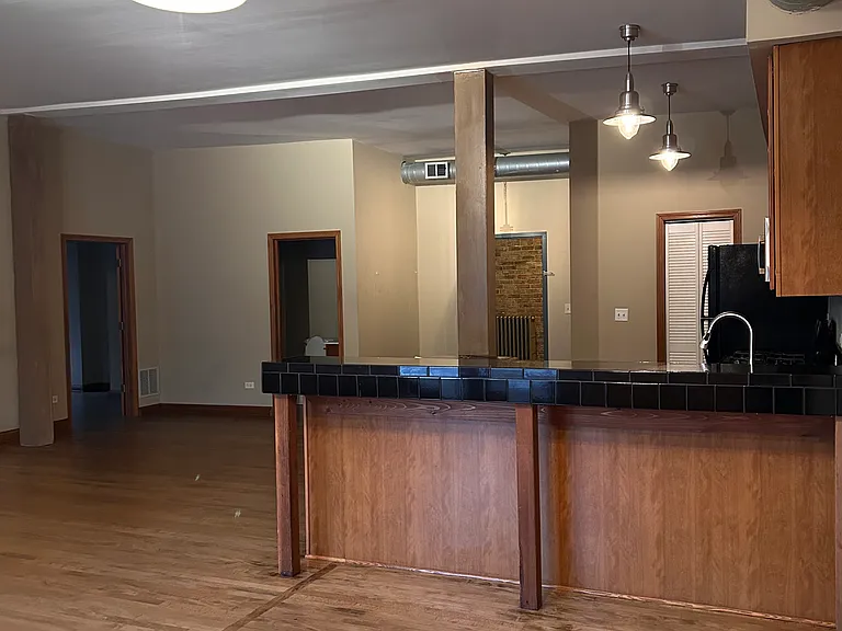 223 E Chicago St #4 — Photo 5