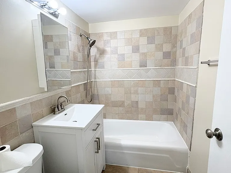 2343 Ogden Ave N #3 — Photo 10