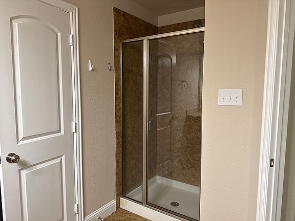 4th image of 2610 Jackson Dr