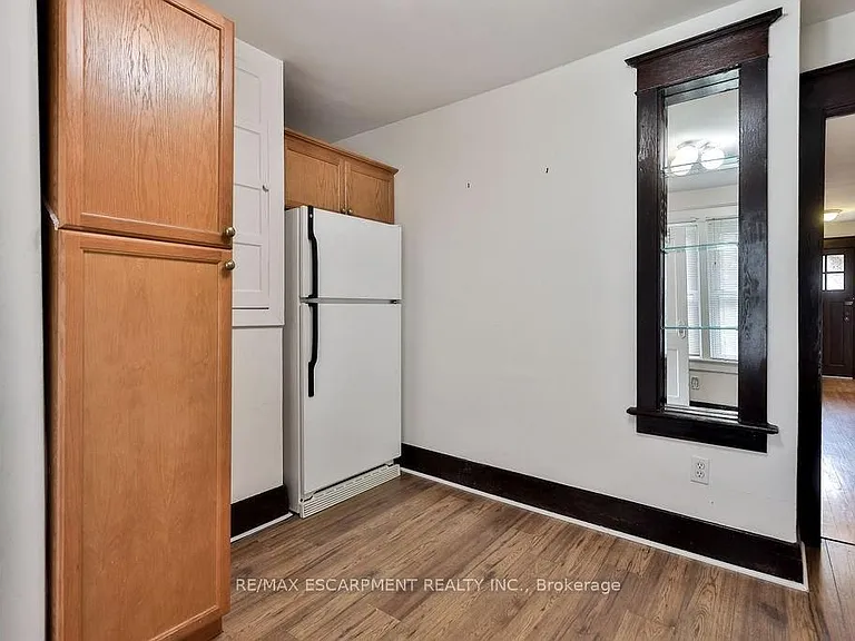 311 Queen St S — Photo 34