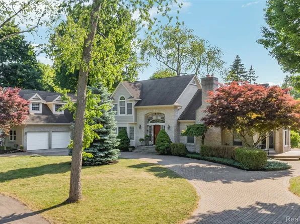 905 Spring Dr, Northville, MI 48167