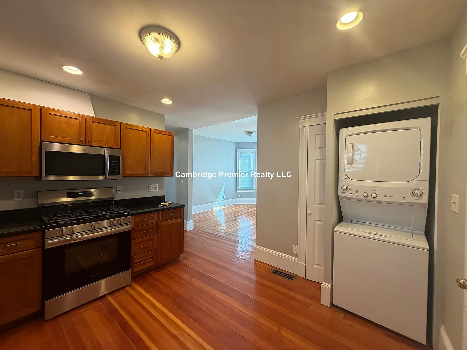 3 bed, 1.5 bath, 1115 sqft, $4,500 — Photo 2