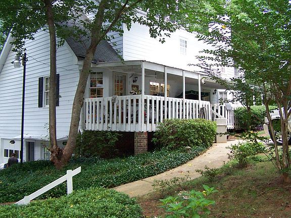 3rd image of 193 Windsong Ln