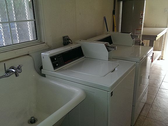 5th image of 4451 Atlantic Ave APT 2
