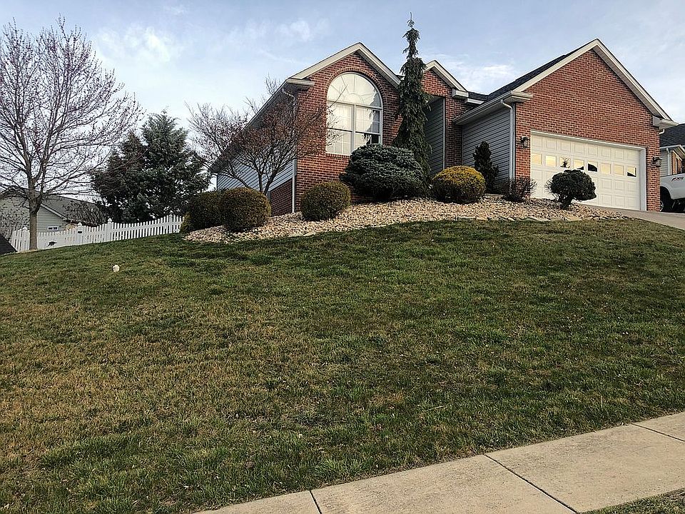 1st image of 141 Leonard Ct
