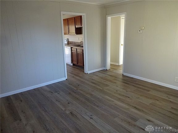 5th image of 807 Eaton Ave