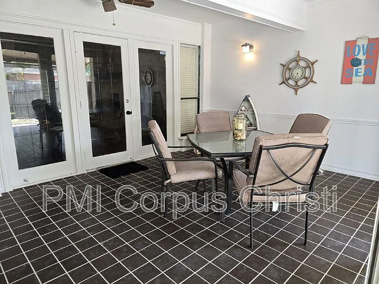 7421 Lake Neuchatel Dr — Photo 15