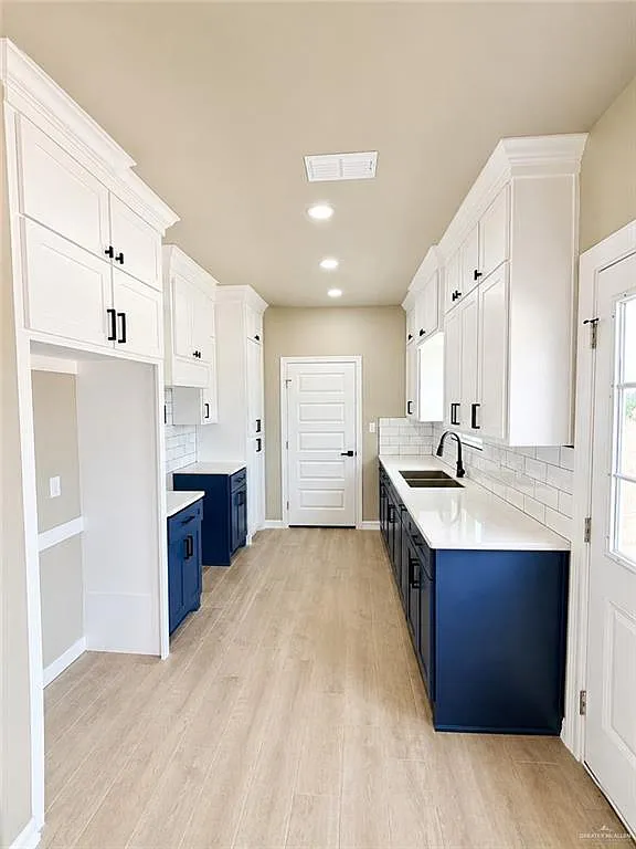 3 bed, 2.0 bath, 1350 sqft, $1,750 — Photo 2