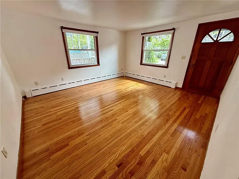 25 Thurston Ave — Photo 2
