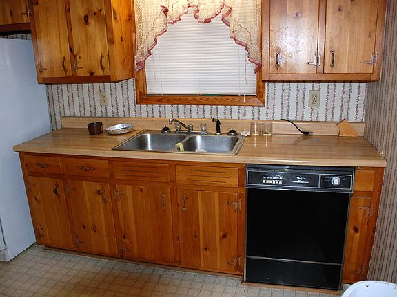 27th Ave NW - KITCHEN CABINETS_02142014