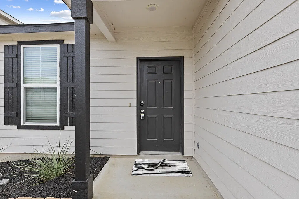 3 bed, 2.0 bath, 1688 sqft, $1,700 — Photo 2