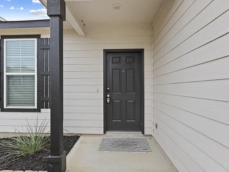 440 Lynwood Gold — Photo 2