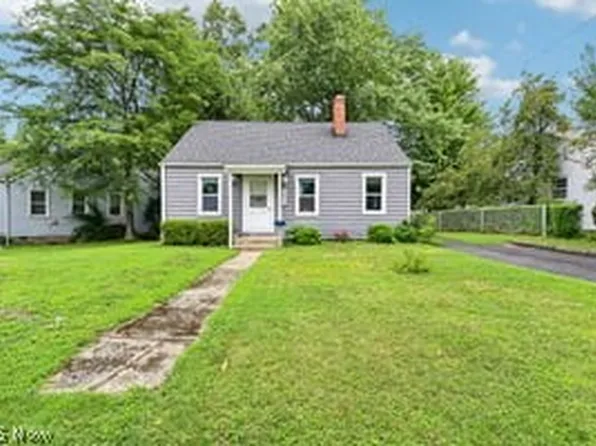 37531 Willow Dr, Eastlake, OH 44095