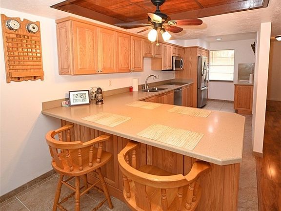 4th image of 3839 Edgewater Dr