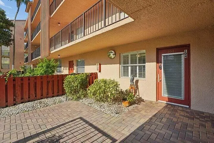 Building Photo - 370 NW 76th Ave #104