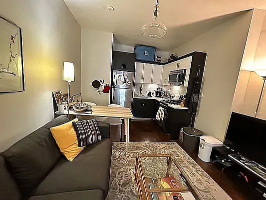 2nd image of 162 Underhill Ave #2