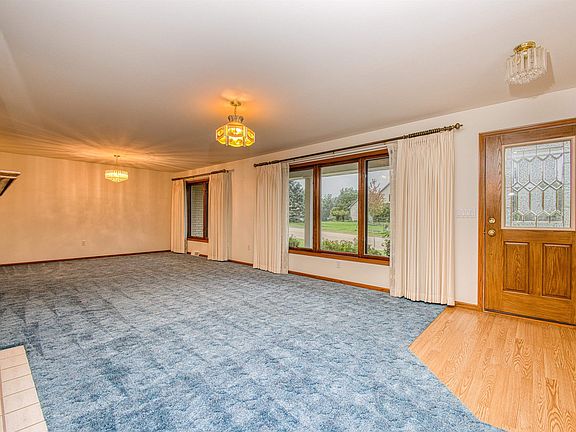 3rd image of 590 Pioneer Rd